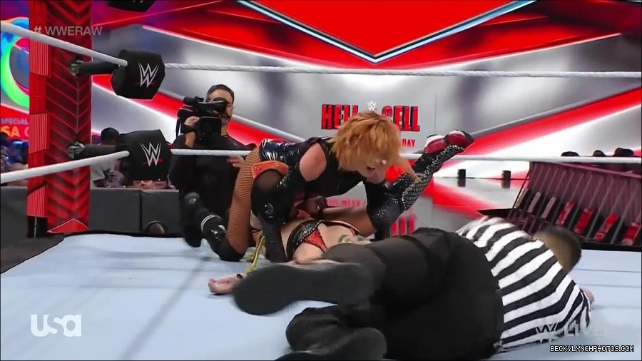 WWE_Monday_Night_Raw_2022_05_23_720p_HDTV_x264-NWCHD_mp4_007410511.jpg