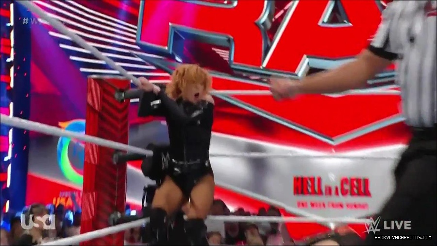 WWE_Monday_Night_Raw_2022_05_23_720p_HDTV_x264-NWCHD_mp4_007413714.jpg