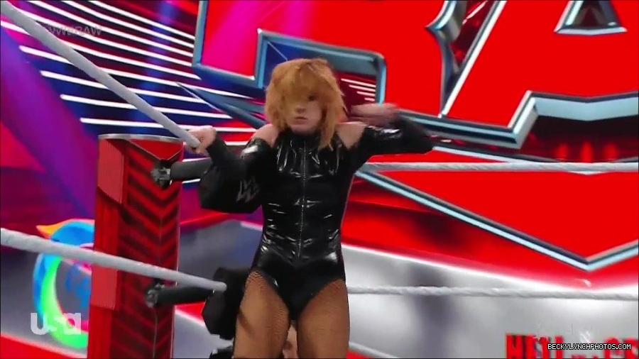 WWE_Monday_Night_Raw_2022_05_23_720p_HDTV_x264-NWCHD_mp4_007414114.jpg