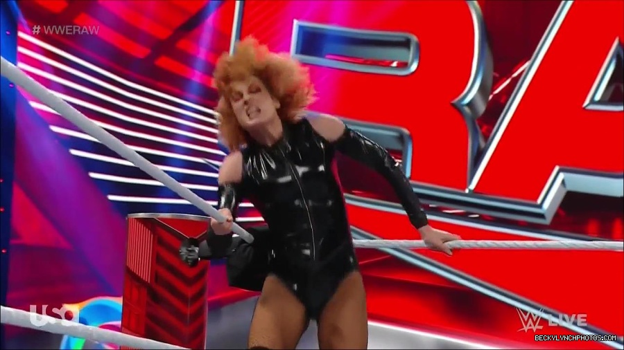 WWE_Monday_Night_Raw_2022_05_23_720p_HDTV_x264-NWCHD_mp4_007415315.jpg