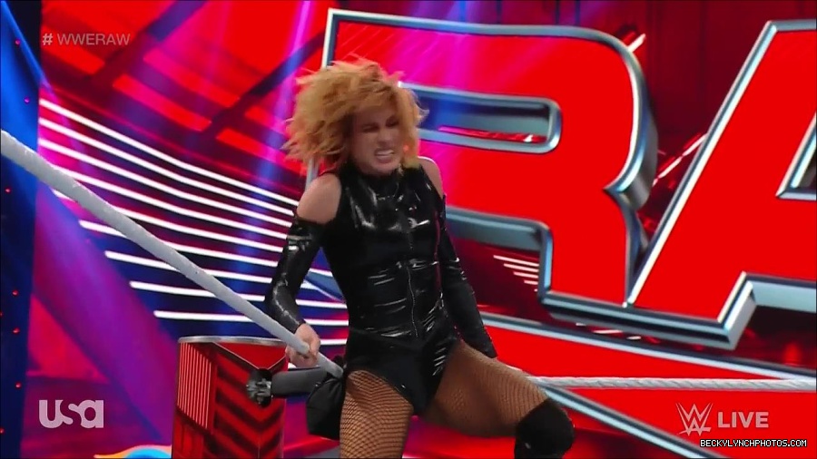 WWE_Monday_Night_Raw_2022_05_23_720p_HDTV_x264-NWCHD_mp4_007416116.jpg