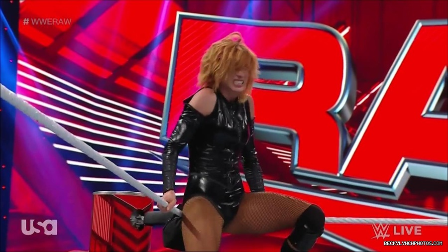 WWE_Monday_Night_Raw_2022_05_23_720p_HDTV_x264-NWCHD_mp4_007416517.jpg