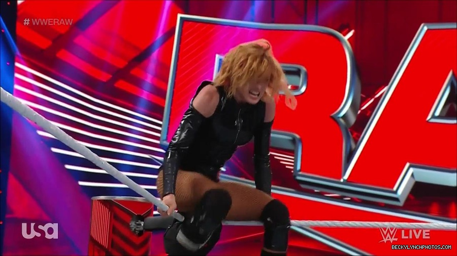 WWE_Monday_Night_Raw_2022_05_23_720p_HDTV_x264-NWCHD_mp4_007416917.jpg
