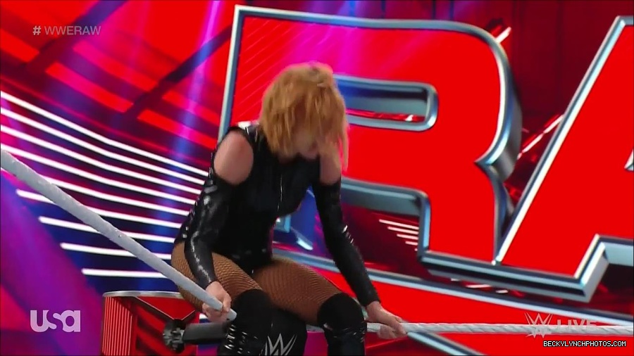 WWE_Monday_Night_Raw_2022_05_23_720p_HDTV_x264-NWCHD_mp4_007418118.jpg