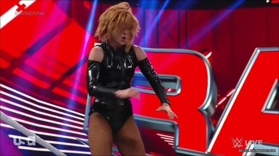 WWE_Monday_Night_Raw_2022_05_23_720p_HDTV_x264-NWCHD_mp4_007418919.jpg