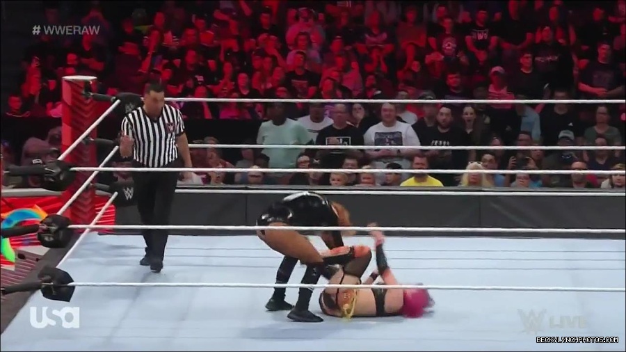 WWE_Monday_Night_Raw_2022_05_23_720p_HDTV_x264-NWCHD_mp4_007420521.jpg