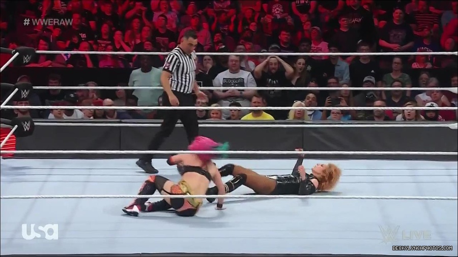 WWE_Monday_Night_Raw_2022_05_23_720p_HDTV_x264-NWCHD_mp4_007422122.jpg