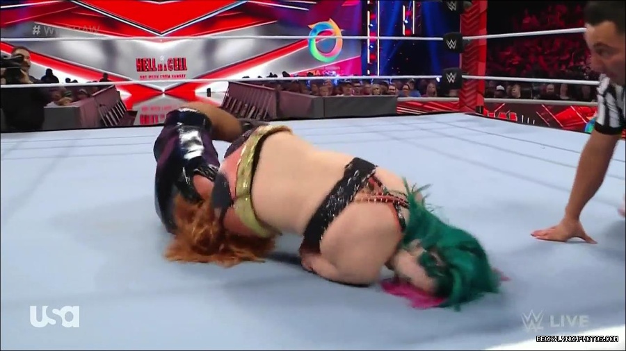 WWE_Monday_Night_Raw_2022_05_23_720p_HDTV_x264-NWCHD_mp4_007434134.jpg