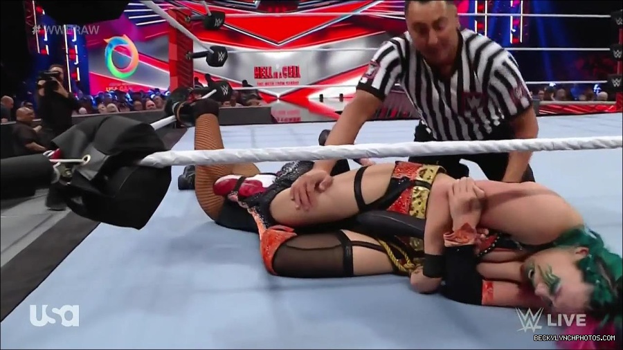 WWE_Monday_Night_Raw_2022_05_23_720p_HDTV_x264-NWCHD_mp4_007437738.jpg