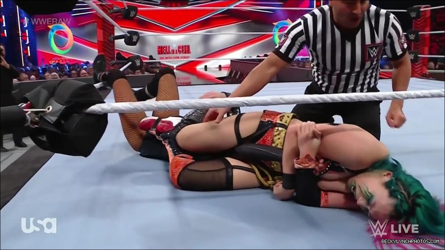 WWE_Monday_Night_Raw_2022_05_23_720p_HDTV_x264-NWCHD_mp4_007438539.jpg