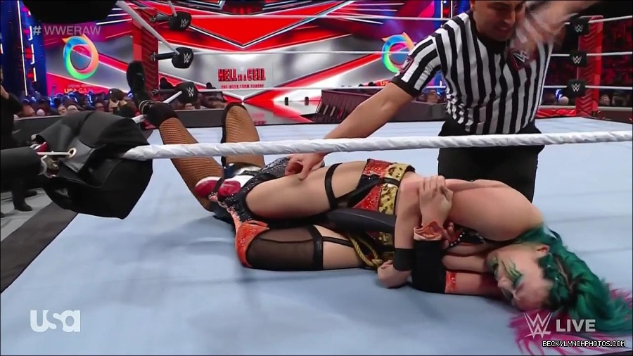 WWE_Monday_Night_Raw_2022_05_23_720p_HDTV_x264-NWCHD_mp4_007438939.jpg