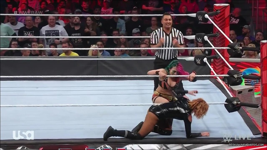 WWE_Monday_Night_Raw_2022_05_23_720p_HDTV_x264-NWCHD_mp4_007442943.jpg