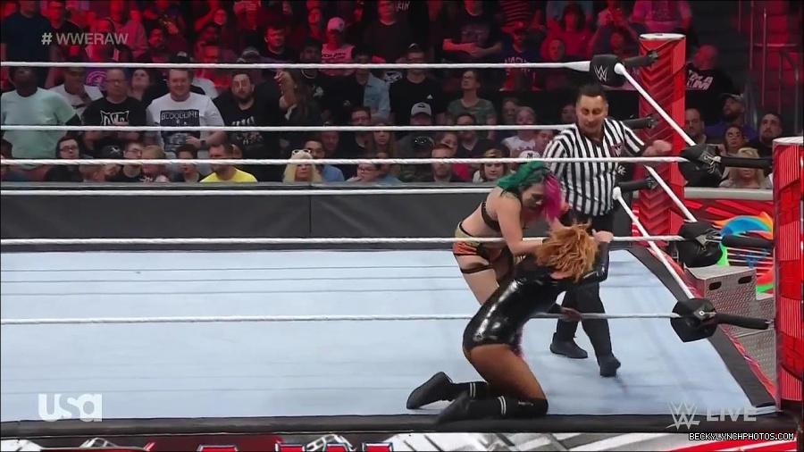 WWE_Monday_Night_Raw_2022_05_23_720p_HDTV_x264-NWCHD_mp4_007443744.jpg