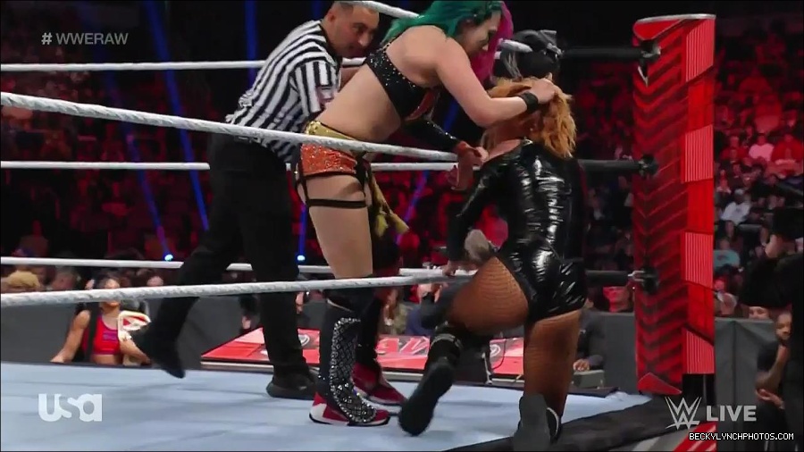 WWE_Monday_Night_Raw_2022_05_23_720p_HDTV_x264-NWCHD_mp4_007444144.jpg