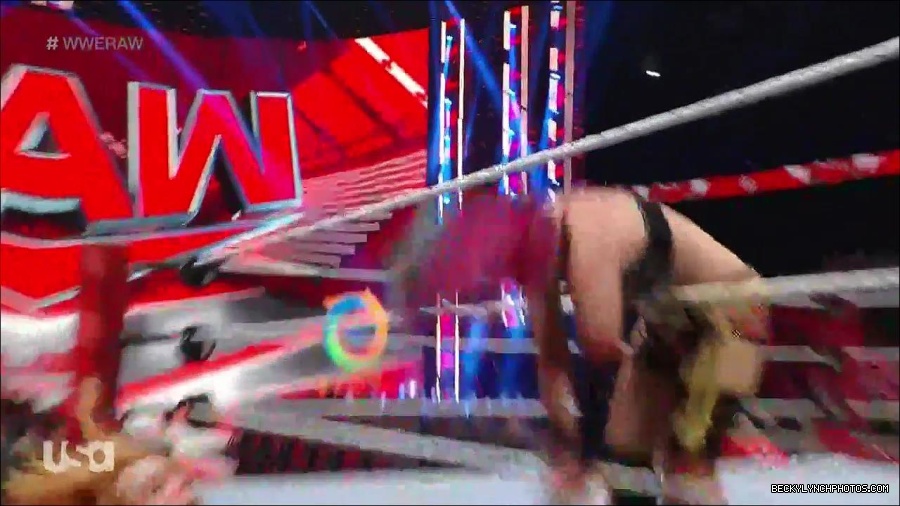 WWE_Monday_Night_Raw_2022_05_23_720p_HDTV_x264-NWCHD_mp4_007446146.jpg