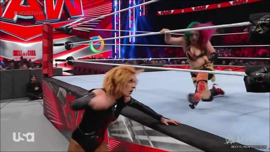 WWE_Monday_Night_Raw_2022_05_23_720p_HDTV_x264-NWCHD_mp4_007446947.jpg