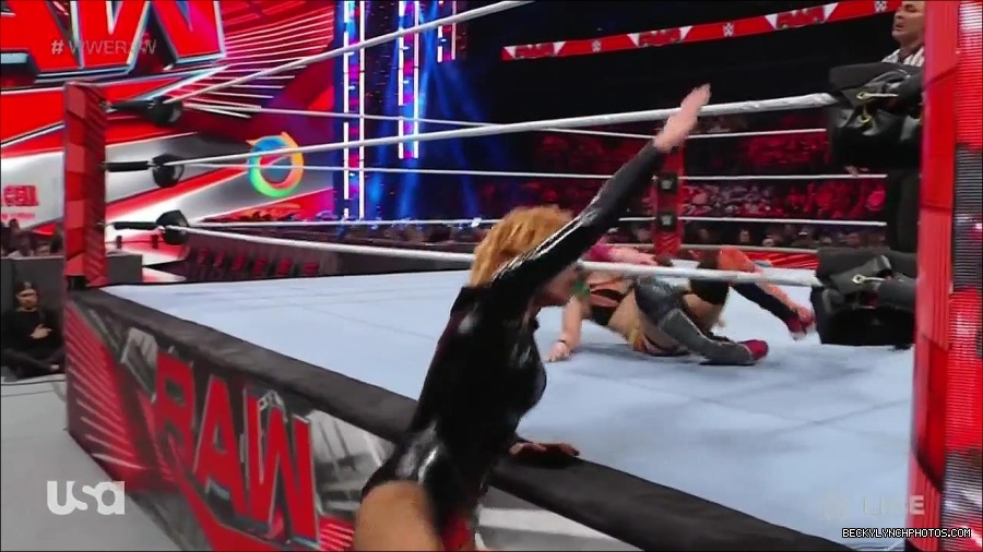 WWE_Monday_Night_Raw_2022_05_23_720p_HDTV_x264-NWCHD_mp4_007447347.jpg