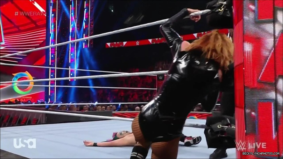 WWE_Monday_Night_Raw_2022_05_23_720p_HDTV_x264-NWCHD_mp4_007448949.jpg