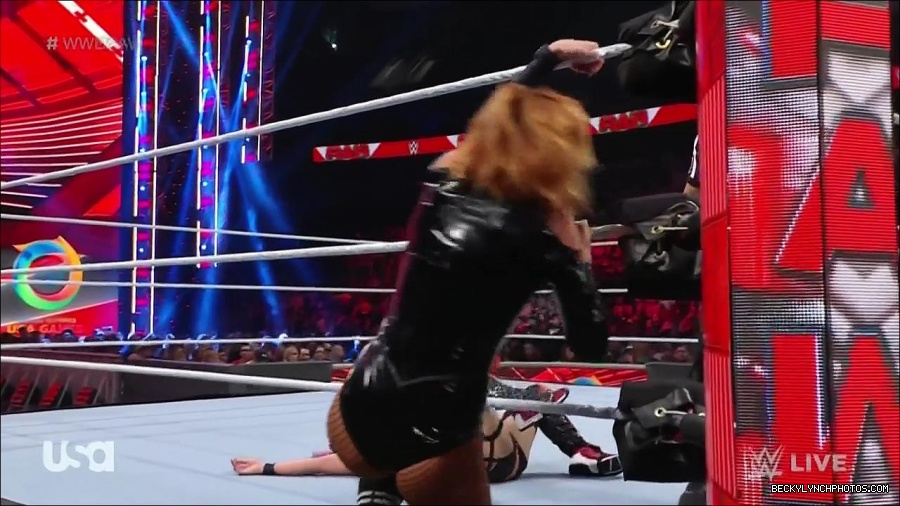 WWE_Monday_Night_Raw_2022_05_23_720p_HDTV_x264-NWCHD_mp4_007449349.jpg