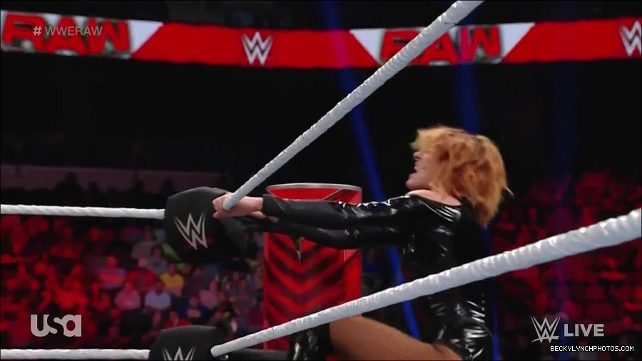 WWE_Monday_Night_Raw_2022_05_23_720p_HDTV_x264-NWCHD_mp4_007450951.jpg