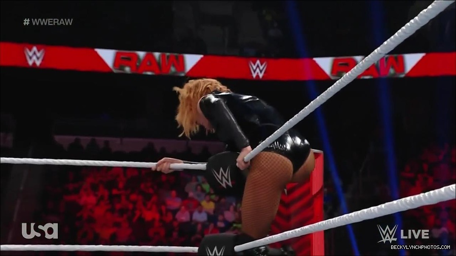 WWE_Monday_Night_Raw_2022_05_23_720p_HDTV_x264-NWCHD_mp4_007452553.jpg