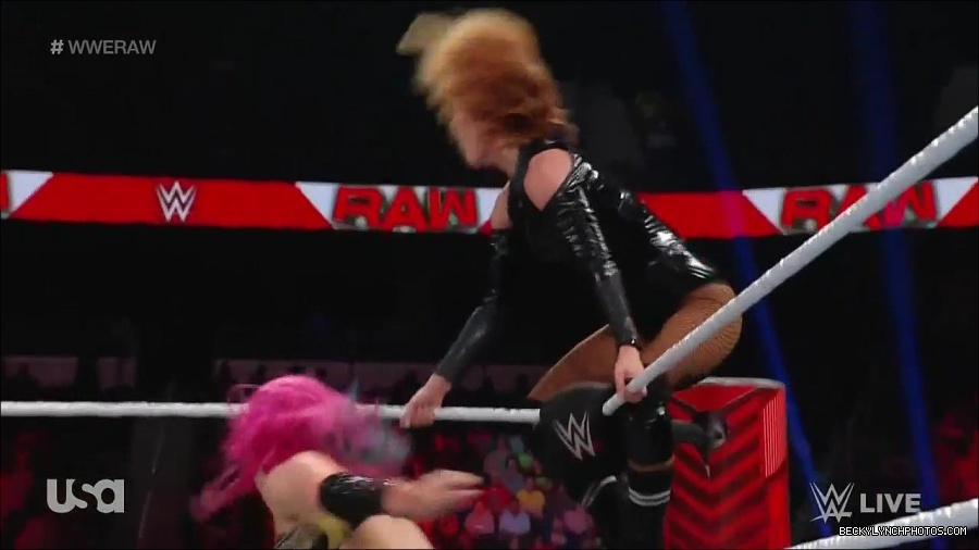 WWE_Monday_Night_Raw_2022_05_23_720p_HDTV_x264-NWCHD_mp4_007456557.jpg