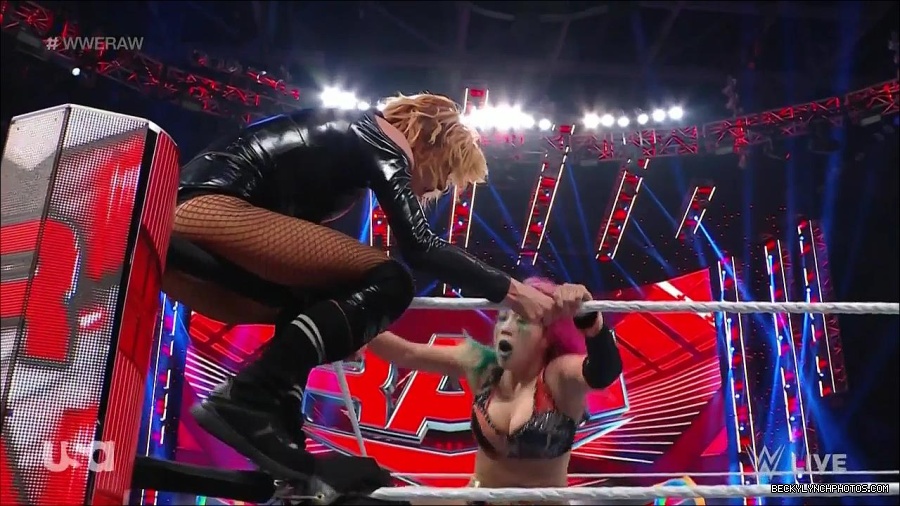 WWE_Monday_Night_Raw_2022_05_23_720p_HDTV_x264-NWCHD_mp4_007458959.jpg