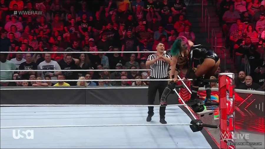 WWE_Monday_Night_Raw_2022_05_23_720p_HDTV_x264-NWCHD_mp4_007462162.jpg