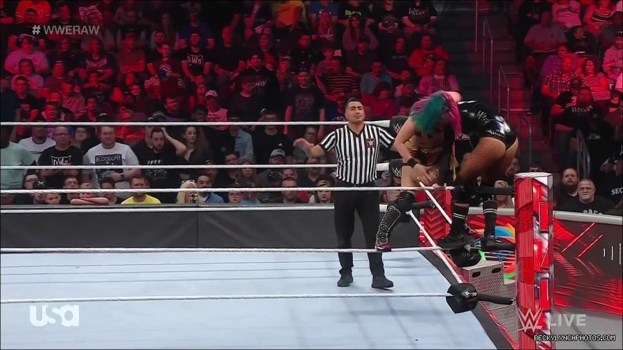 WWE_Monday_Night_Raw_2022_05_23_720p_HDTV_x264-NWCHD_mp4_007462563.jpg