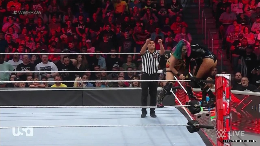 WWE_Monday_Night_Raw_2022_05_23_720p_HDTV_x264-NWCHD_mp4_007463363.jpg