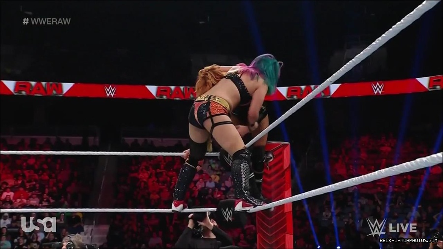 WWE_Monday_Night_Raw_2022_05_23_720p_HDTV_x264-NWCHD_mp4_007463764.jpg
