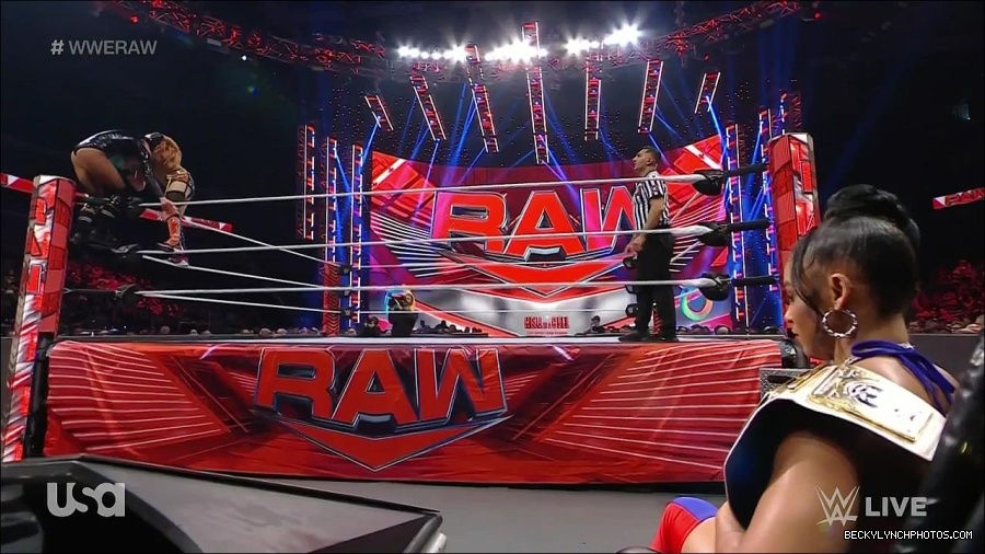WWE_Monday_Night_Raw_2022_05_23_720p_HDTV_x264-NWCHD_mp4_007464965.jpg