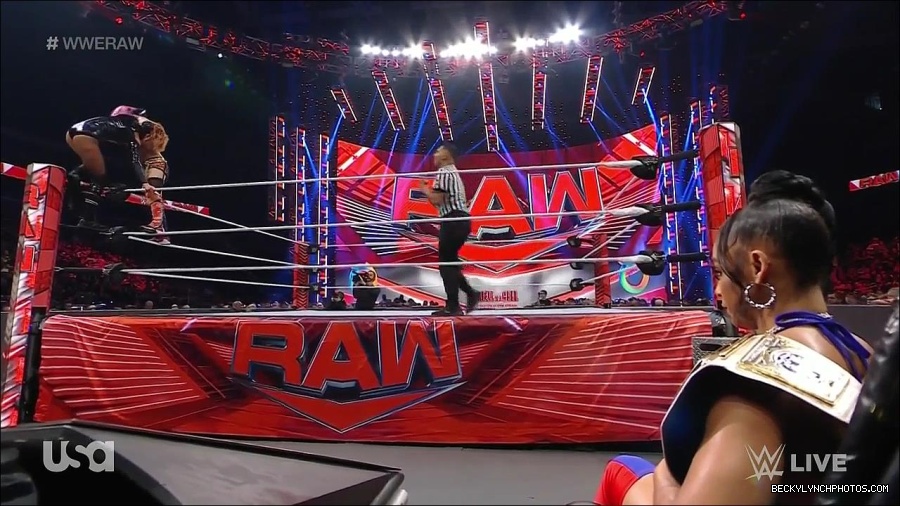 WWE_Monday_Night_Raw_2022_05_23_720p_HDTV_x264-NWCHD_mp4_007466567.jpg