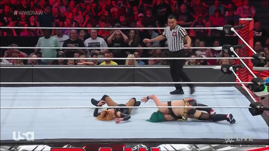 WWE_Monday_Night_Raw_2022_05_23_720p_HDTV_x264-NWCHD_mp4_007472573.jpg