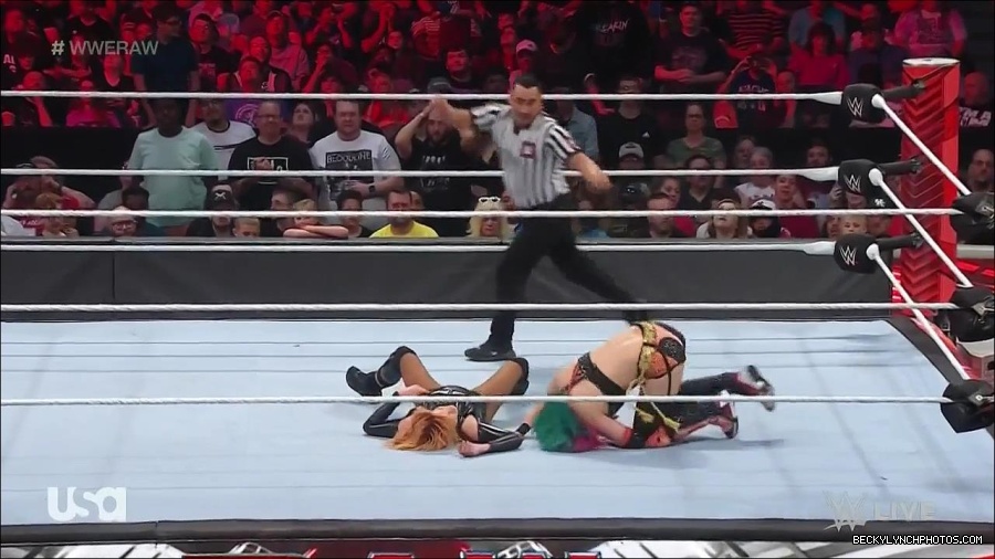 WWE_Monday_Night_Raw_2022_05_23_720p_HDTV_x264-NWCHD_mp4_007472973.jpg