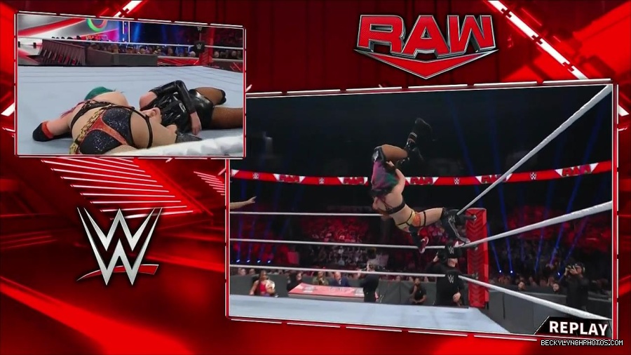 WWE_Monday_Night_Raw_2022_05_23_720p_HDTV_x264-NWCHD_mp4_007484585.jpg
