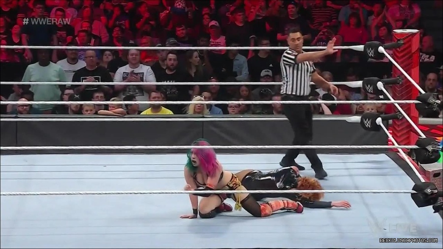 WWE_Monday_Night_Raw_2022_05_23_720p_HDTV_x264-NWCHD_mp4_007492593.jpg