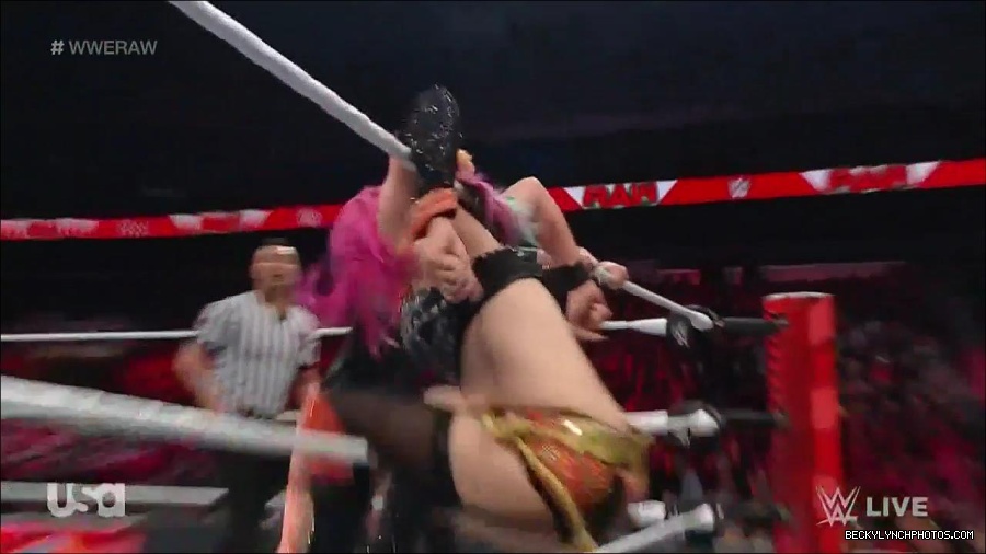 WWE_Monday_Night_Raw_2022_05_23_720p_HDTV_x264-NWCHD_mp4_007502603.jpg