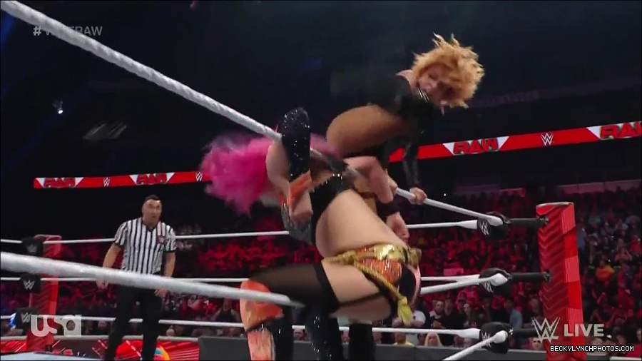 WWE_Monday_Night_Raw_2022_05_23_720p_HDTV_x264-NWCHD_mp4_007503804.jpg