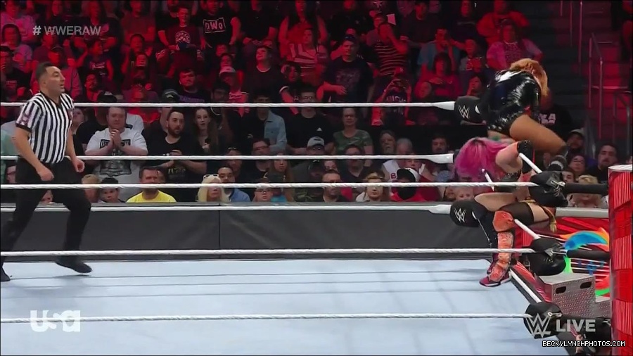 WWE_Monday_Night_Raw_2022_05_23_720p_HDTV_x264-NWCHD_mp4_007504204.jpg