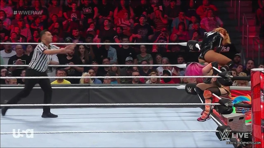 WWE_Monday_Night_Raw_2022_05_23_720p_HDTV_x264-NWCHD_mp4_007504605.jpg