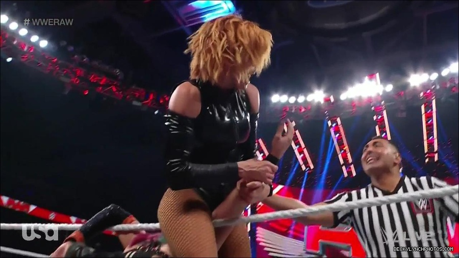 WWE_Monday_Night_Raw_2022_05_23_720p_HDTV_x264-NWCHD_mp4_007509810.jpg