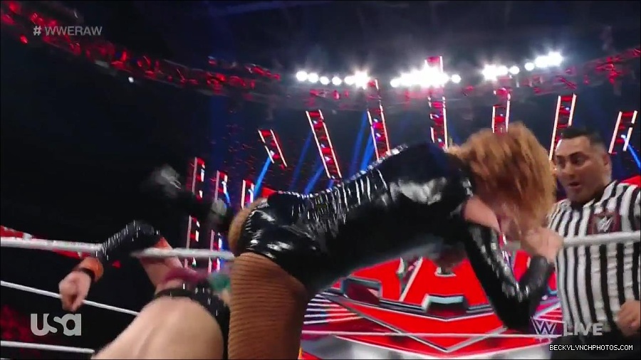 WWE_Monday_Night_Raw_2022_05_23_720p_HDTV_x264-NWCHD_mp4_007511411.jpg