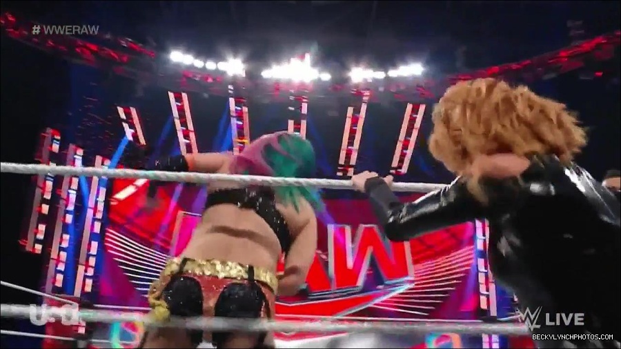 WWE_Monday_Night_Raw_2022_05_23_720p_HDTV_x264-NWCHD_mp4_007512212.jpg