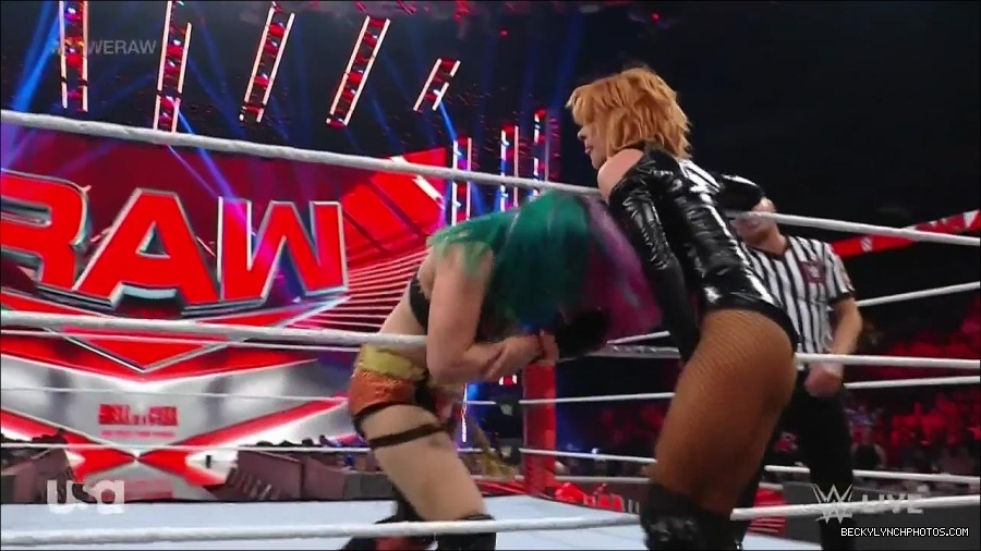 WWE_Monday_Night_Raw_2022_05_23_720p_HDTV_x264-NWCHD_mp4_007513013.jpg