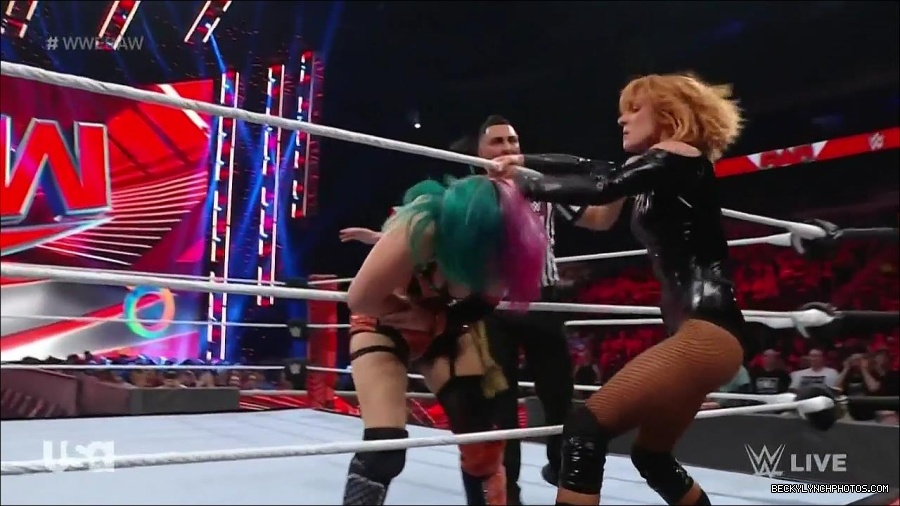 WWE_Monday_Night_Raw_2022_05_23_720p_HDTV_x264-NWCHD_mp4_007513814.jpg