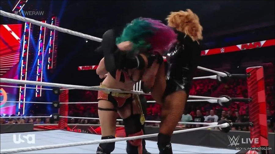 WWE_Monday_Night_Raw_2022_05_23_720p_HDTV_x264-NWCHD_mp4_007514615.jpg
