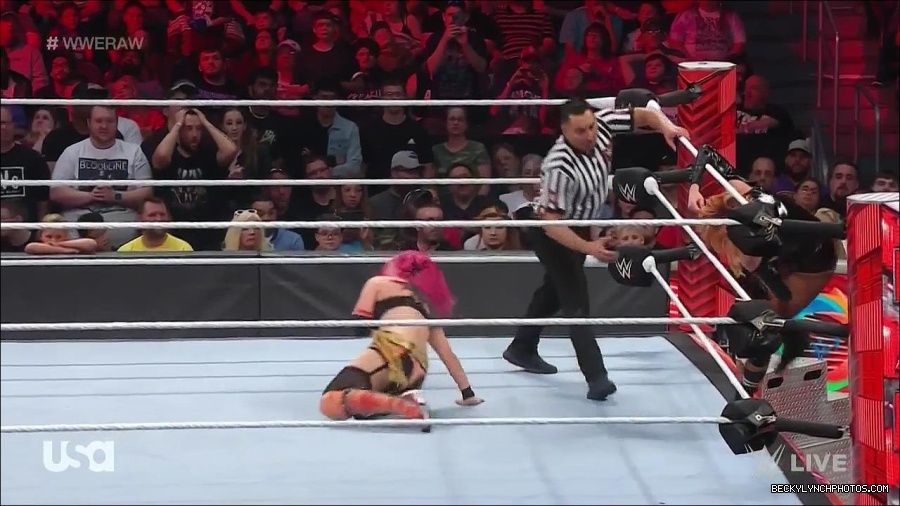 WWE_Monday_Night_Raw_2022_05_23_720p_HDTV_x264-NWCHD_mp4_007519519.jpg