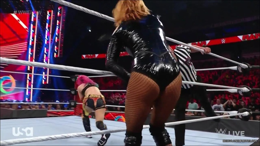 WWE_Monday_Night_Raw_2022_05_23_720p_HDTV_x264-NWCHD_mp4_007520320.jpg