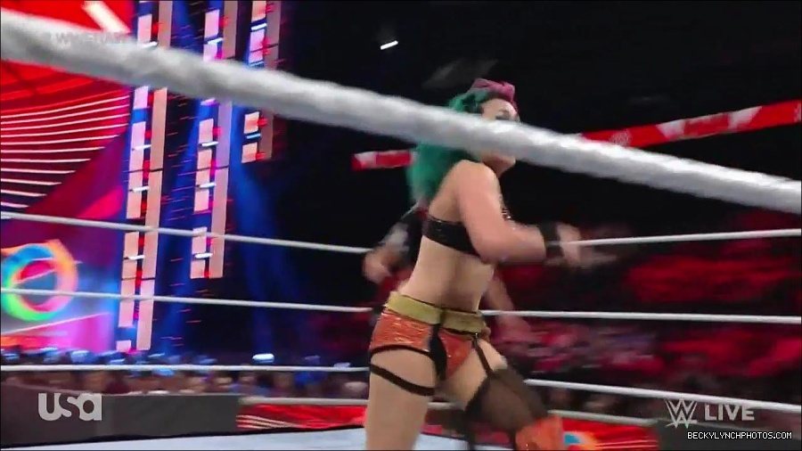 WWE_Monday_Night_Raw_2022_05_23_720p_HDTV_x264-NWCHD_mp4_007523924.jpg
